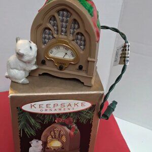1993 Hallmark keepsake radio News Flash Christmas ornament